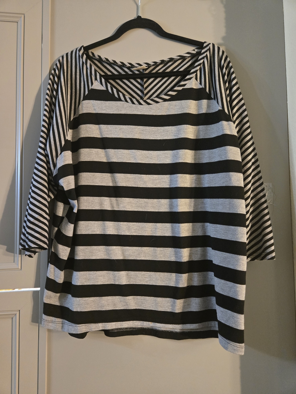 Black & Gray Striped Women's Top - Classic Crewneck